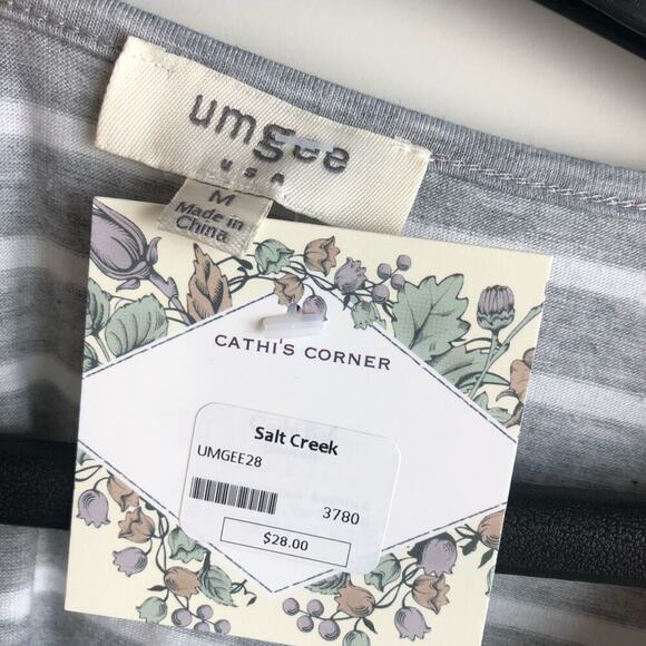 NWT Umgee t-shirt with ruffle lace shirt sleeves - Picture 4 of 6